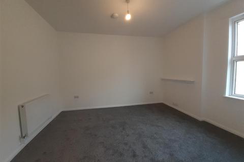 2 bedroom flat to rent, North Street