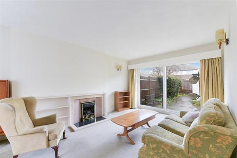 2 bedroom maisonette for sale, Courtlands Crescent, Banstead