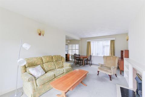 2 bedroom maisonette for sale, Courtlands Crescent, Banstead