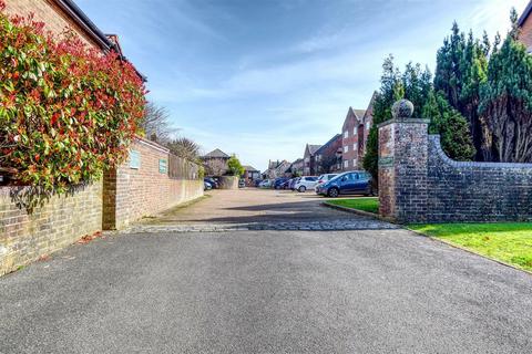 2 bedroom flat for sale, Hastings Road, Bexhill-On-Sea