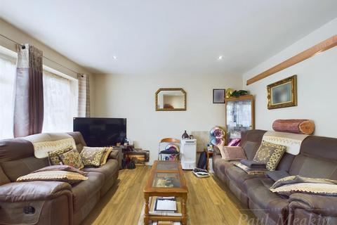 114 Overbury Crescent, New Addington, Croydon, CR0 0LQ
