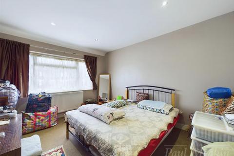 114 Overbury Crescent, New Addington, Croydon, CR0 0LQ