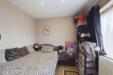 114 Overbury Crescent, New Addington, Croydon, CR0 0LQ