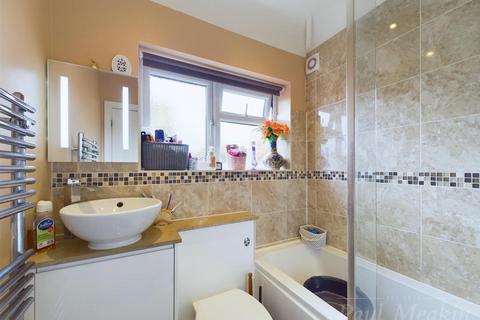 114 Overbury Crescent, New Addington, Croydon, CR0 0LQ