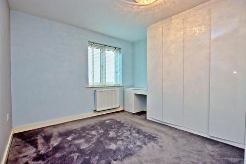 2 bedroom flat for sale, Owen Court, Grade Close, Elstree, Borehamwood