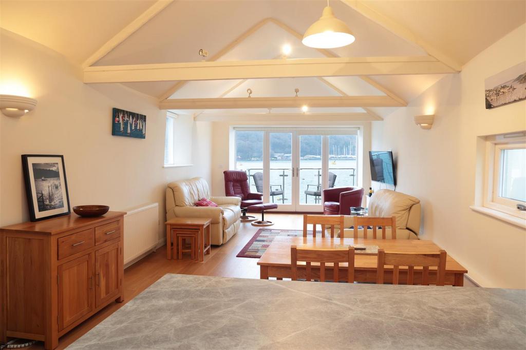 Living Room3.jpg