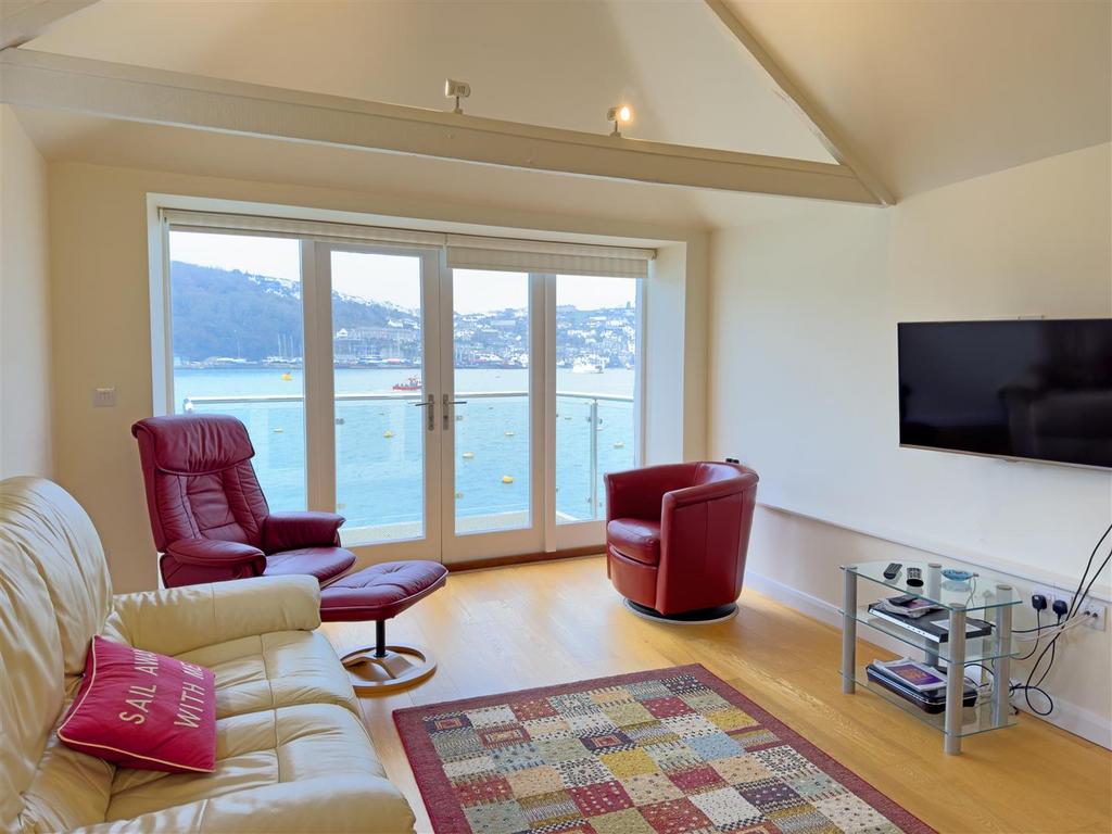 Living Room2.jpg