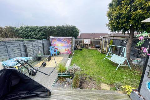 3 bedroom semi-detached house for sale, Newlyn Drive, Bredbury