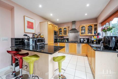 5 bedroom semi-detached house for sale, St. Georges Avenue, Emerson Park