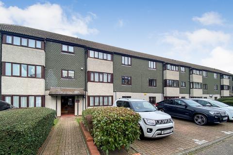 2 bedroom ground floor flat for sale, Meresmans, Teviot Avenue, Aveley, South Ockendon, Essex, RM15 4QL