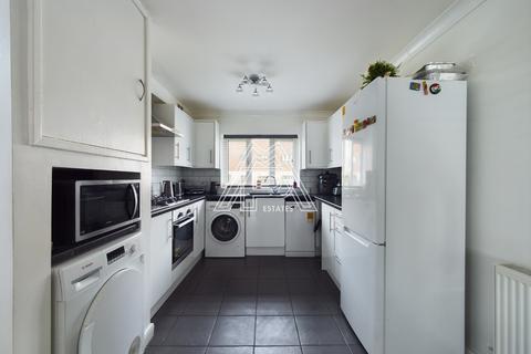 2 bedroom ground floor flat for sale, Meresmans, Teviot Avenue, Aveley, South Ockendon, Essex, RM15 4QL