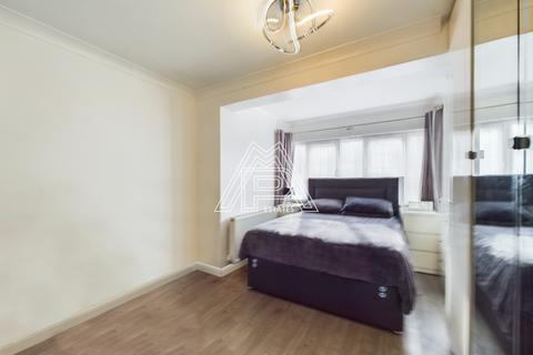 2, Meresmans Teviot Avenue, Aveley, South Ockendon, RM15 4QL