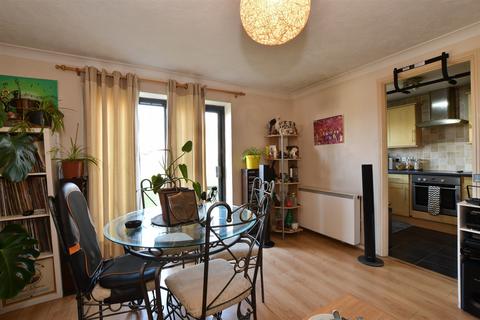 21 Palliser Drive, Rainham, RM13 9TG