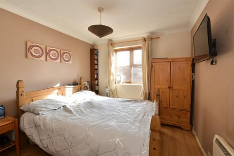 21 Palliser Drive, Rainham, RM13 9TG