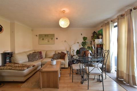 21 Palliser Drive, Rainham, RM13 9TG