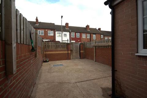 2 bedroom terraced house for sale, Close Street, Hemsworth, Pontefract