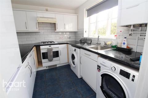 3 bedroom semi-detached house to rent, Durban Road, Leicester