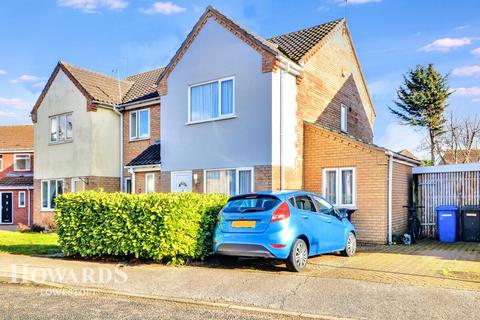 3 bedroom semi-detached house for sale, Swift Close, Lowestoft