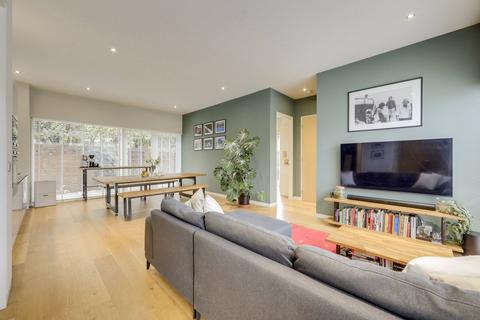 2 bedroom flat for sale, Wastdale Road, Forest Hill, London, SE23