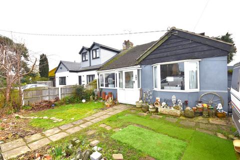 4 bedroom chalet for sale, Central Avenue, Rochford