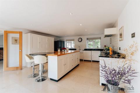 5 bedroom house for sale, Apethorpe, Peterborough