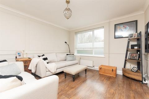 24 Olivers Mill, New Ash Green, Longfield, DA3 8RE