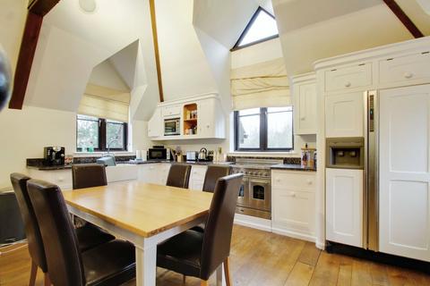 3 bedroom detached house to rent, Ferry Lane, Staines-upon-Thames TW19