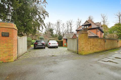 undefined, Ferry Lane, Staines-upon-Thames TW19