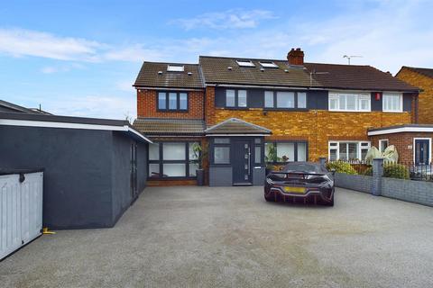 4 bedroom end of terrace house for sale, Holmesdale, Waltham Cross