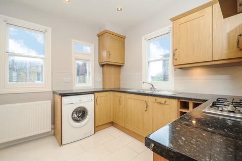 3 bedroom flat to rent, Thorndean Street Earlsfield SW18