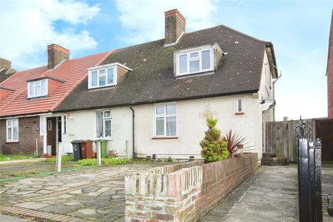 3 bedroom end of terrace house to rent, Becontree Avenue, Dagenham, RM8