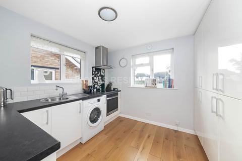 2 bedroom maisonette for sale, Blakes Lane, New Malden