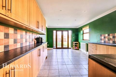 4 bedroom semi-detached house for sale, The Street, Corton