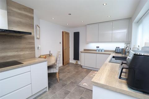 11 Birchfield Drive, Worksop, S80 3DX