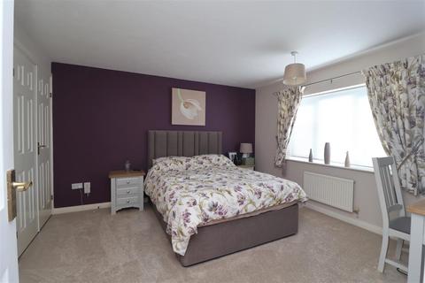 11 Birchfield Drive, Worksop, S80 3DX