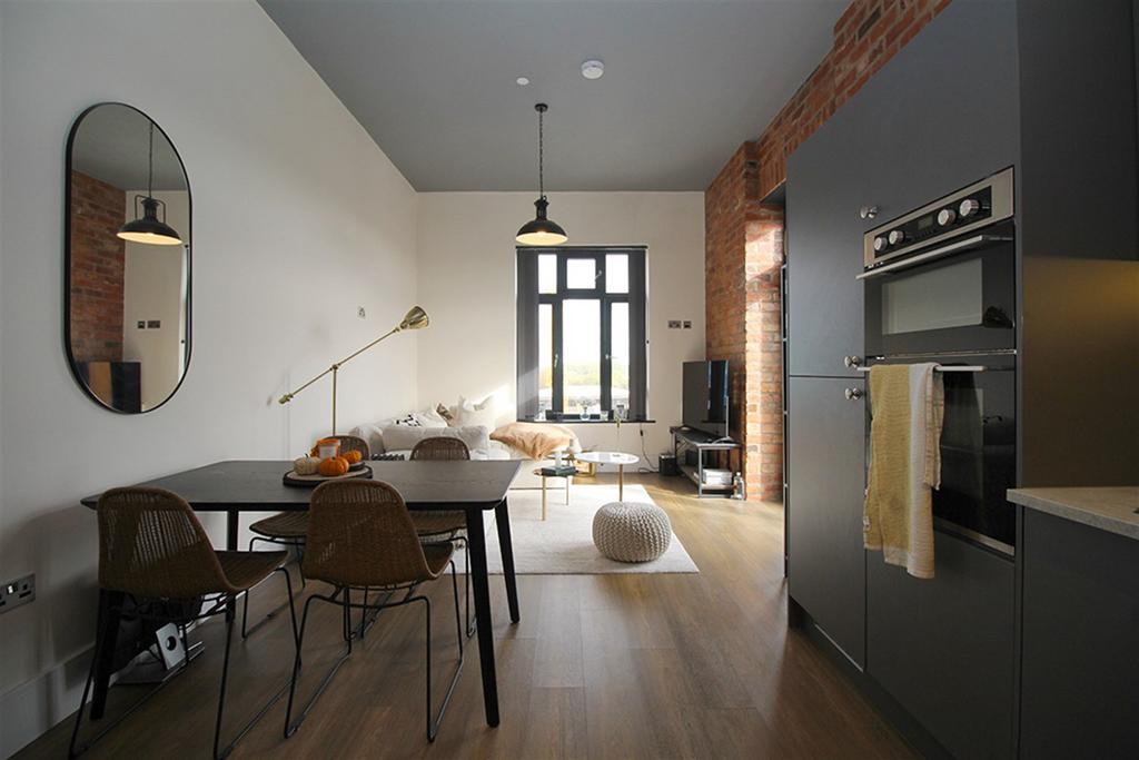 Lounge / Kitchen