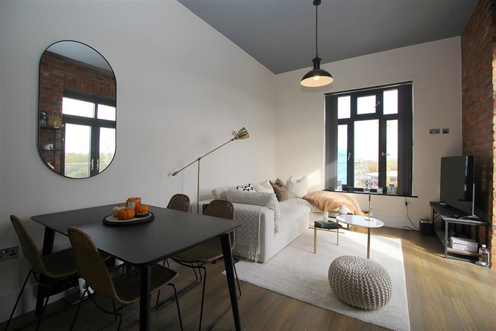 Lounge / Kitchen