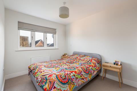 3 bedroom semi-detached house for sale, Webber Street, Horley, Surrey, RH6