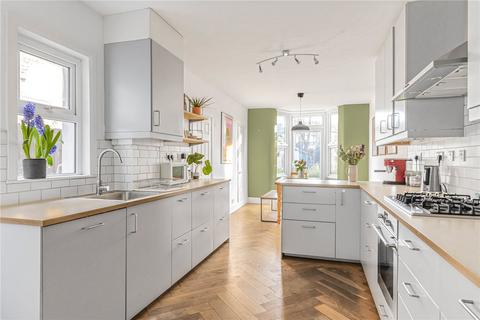 76 Honley Road, London, SE6 2JB