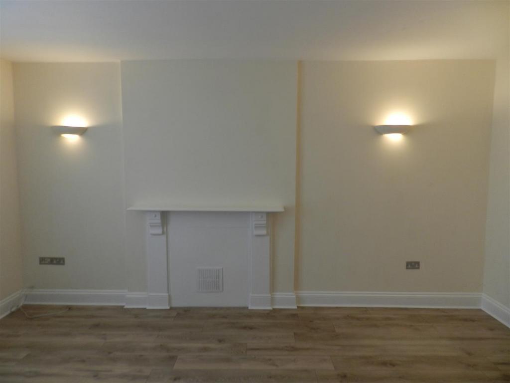 5 tenby living room.JPG