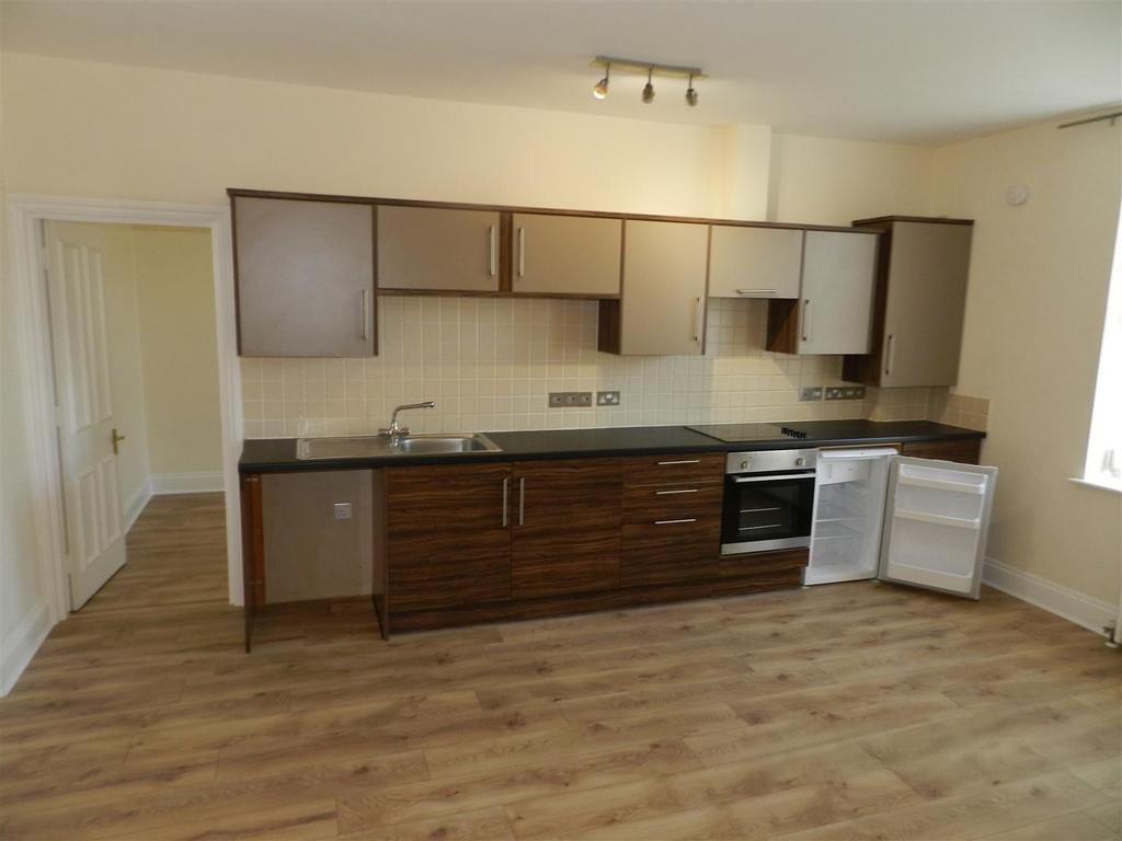 5 Tenby Kitchen.JPG