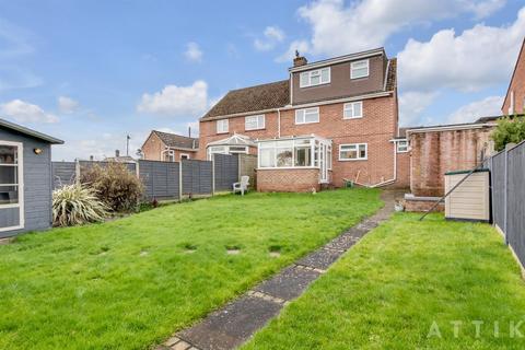 4 bedroom semi-detached house for sale, Bedingfield Crescent, Halesworth