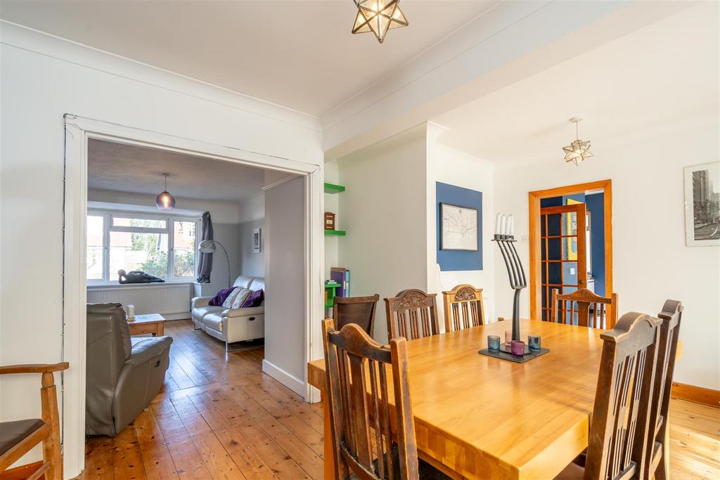 Dining Room to Lounge.jpg