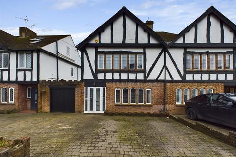 5 bedroom semi-detached house to rent, Court Avenue, Coulsdon CR5