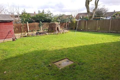 4 bedroom detached house to rent, Moorland Road, Drighlington