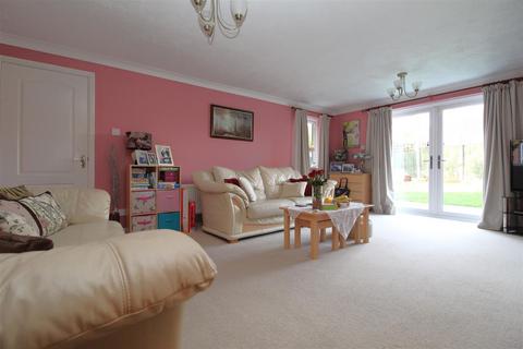 5 bedroom detached house for sale, Oakland Court, Ramsgate