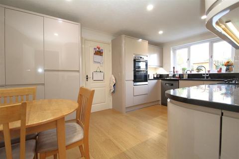 5 bedroom detached house for sale, Oakland Court, Ramsgate