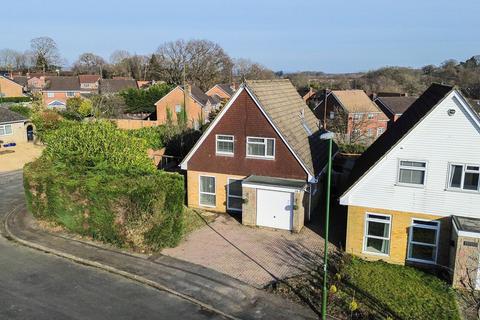 10 Ashdown Close, Haywards Heath, RH16 3NR