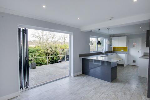 10 Ashdown Close, Haywards Heath, RH16 3NR