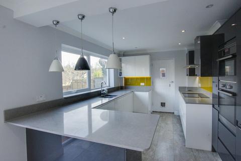 10 Ashdown Close, Haywards Heath, RH16 3NR
